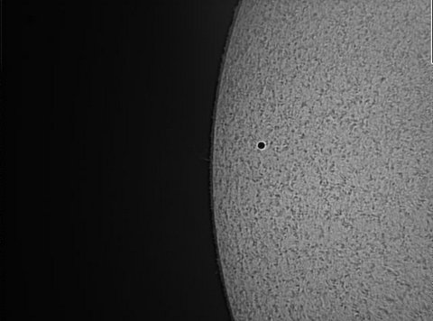 Geh mir aus der Sonne, Kleiner! - Der Merkurtransit vom 9.5. 2016, beobachtet von der Volkssternwarte in Aufkirchen (Photo: Hans-Christian Lemm)