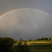 Doppelregenbogen über Berg