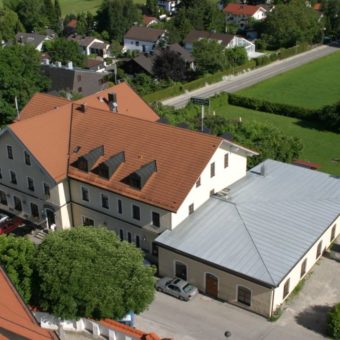 Der Postwirt schreibt seinen Gästen und droht das Gebäude abzureißen