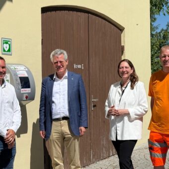 Ein neuer Defibrillator in unserer Gemeinde