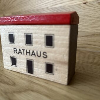 Steuererhöhungen für Berg und Heizungsprobleme im neuen Rathaus?