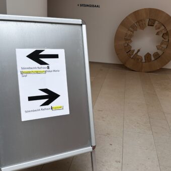 Die Hälfte der Wahllokale ist ausgezählt