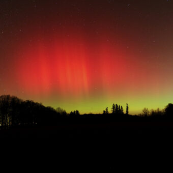 Polarlichter über Berg