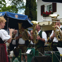 Berger Dorffest mit der Lüßbacher Blaskapelle und grandioser Band